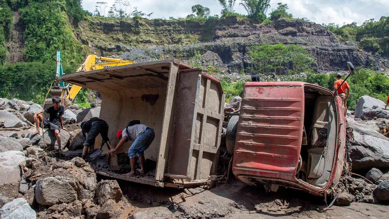 FOTO: Penampakan Truk Tertimbun Lahar Dingin Gunung Merapi, Menewaskan Tiga Orang