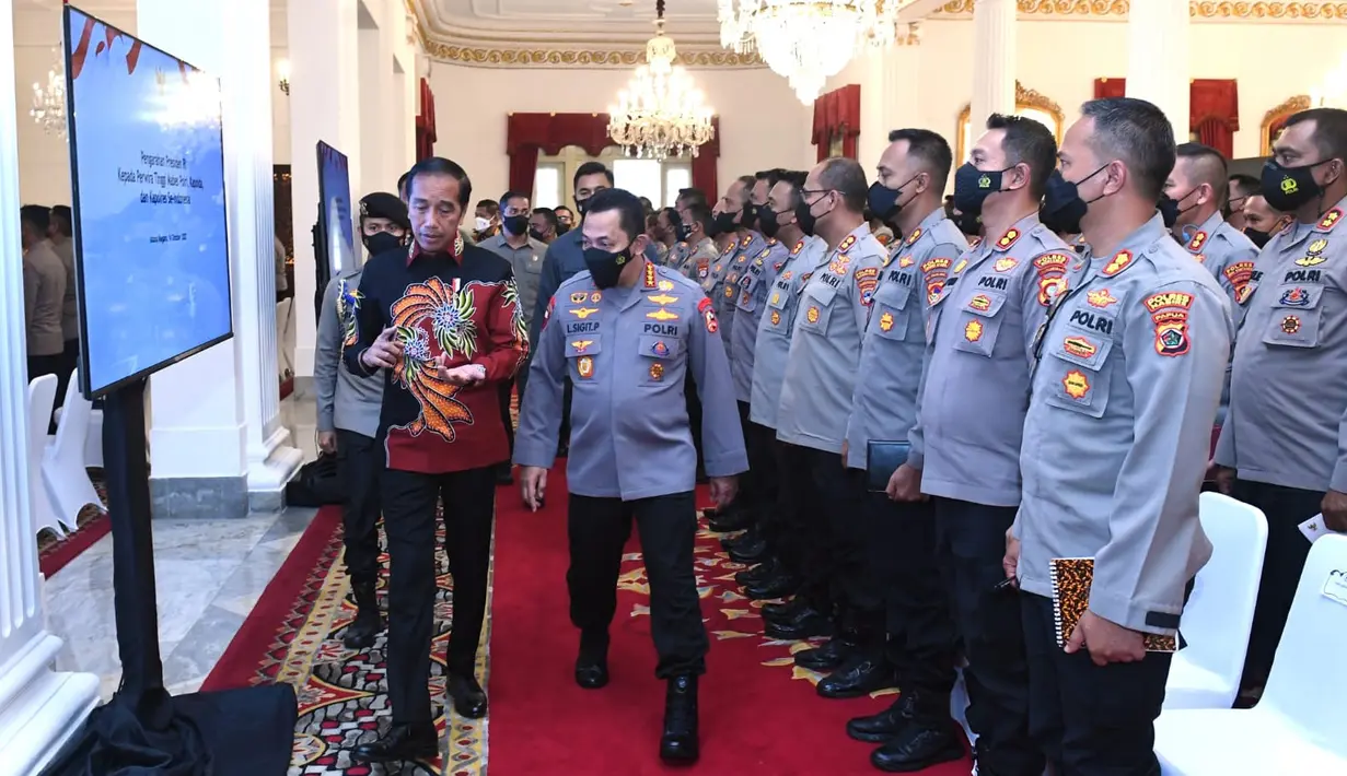 <p>Presiden Joko Widodo bersama Kapolri Jenderal Listyo Sigit Prabowo tiba di Istana Merdeka, Jakarta, Jumat (14/10/2022). Presiden Joko Widodo (Jokowi) mengumpulkan jajaran Kepolisian Negara Republik Indonesia (Polri) di Istana Negara, kompleks Istana Kepresidenan, Jakarta, Jumat (14/10/2022). (Foto: Lukas - Biro Pers Sekretariat Presiden)</p>