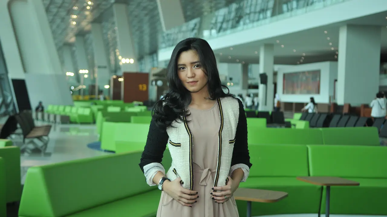 Andira Sajikan Galau Elegan di Album Perdana