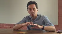 CEO PSIM Yogyakarta mengunjungi kantor Bola.com di Jakarta, Senin (10/10/2022) untuk berbicara mengenai kondisi terkini sepak bola Indonesia selepas Tragedi Kanjuruhan. (Bola.com/Arief Bagus)