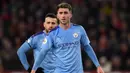 Aymeric Laporte. Bek yang kini membela Spanyol ini telah 4 musim menghuni skuat Manchester City. Sempat menjadi pilihan utama di belakang, kini terpinggirkan dan kalah bersaing dengan Ruben Dias dan John Stones. Butuh menit bermain reguler untuk menjadi skuat utama Spanyol. (AFP/Oli Scarff)