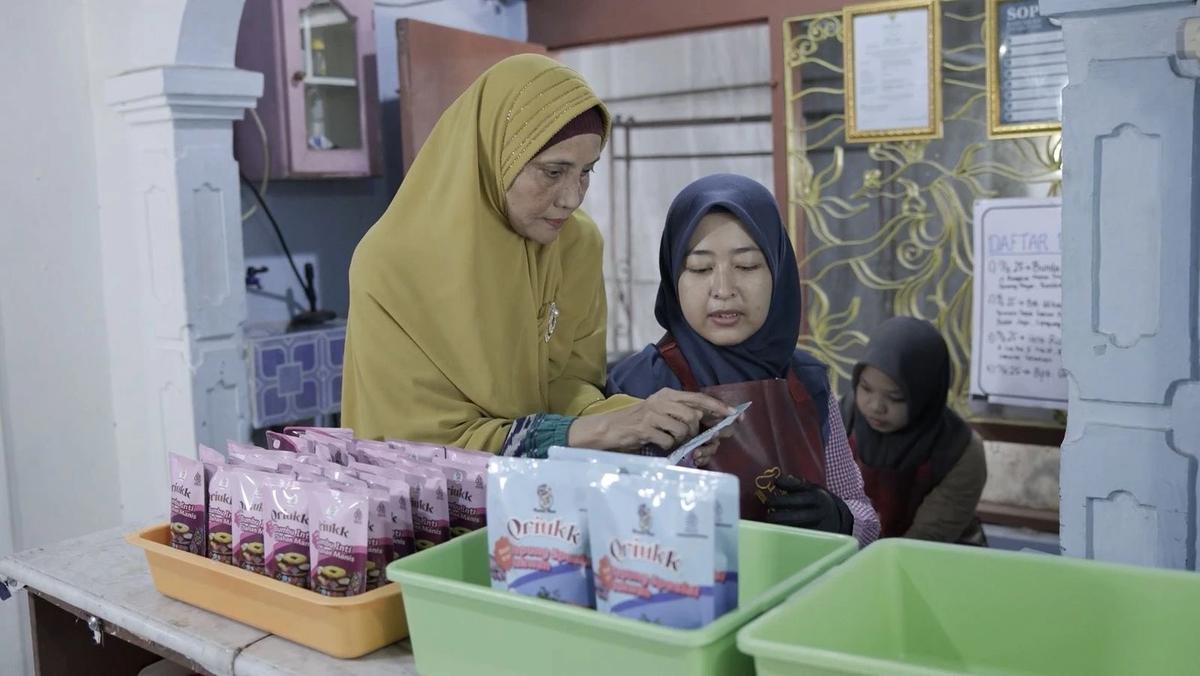 Dewi Aminah, perempuan asal Solo yang kini dikenal sebagai pemilik Iswara Food, produsen bumbu dan tepung bumbu kemasan