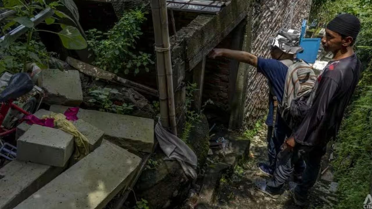 makam china kuno di semarang