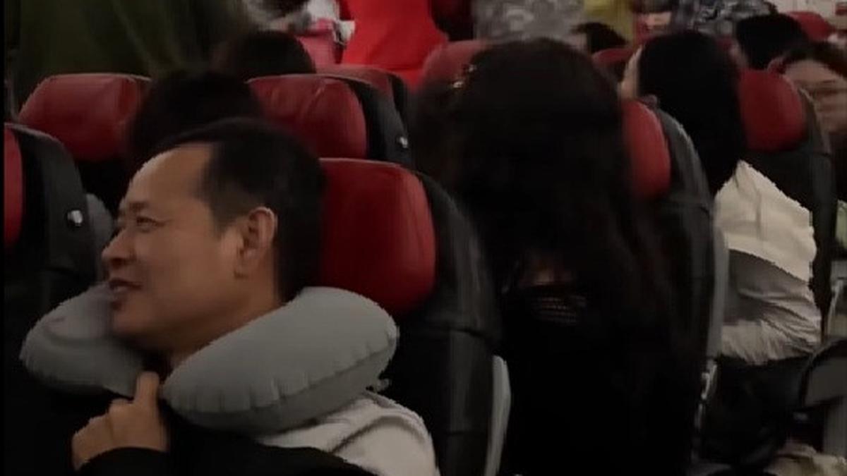 Top 3 Berita Hari Ini: Penumpang Pesawat AirAsia X Berantem Gara-Gara Keberisikan
