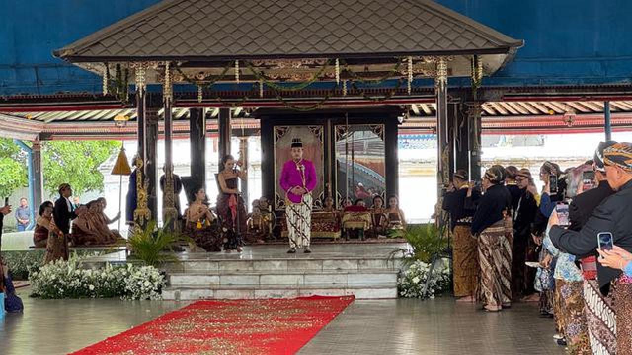 Hamangkunegoro Resmi Dinobatkan Jadi SISKS Pakubuwono XIV