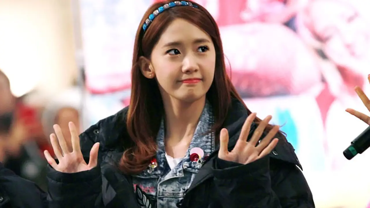yoona-snsd-130128-logo.jpg