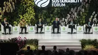 Sesi pleno bertajuk “Green Industry: Transitioning the Power Sector to Zero Emissions” pada gelaran Indonesia International Sustainability Forum (ISF) di Jakarta Convention Center, Jakarta, Kamis (5/9/2024).