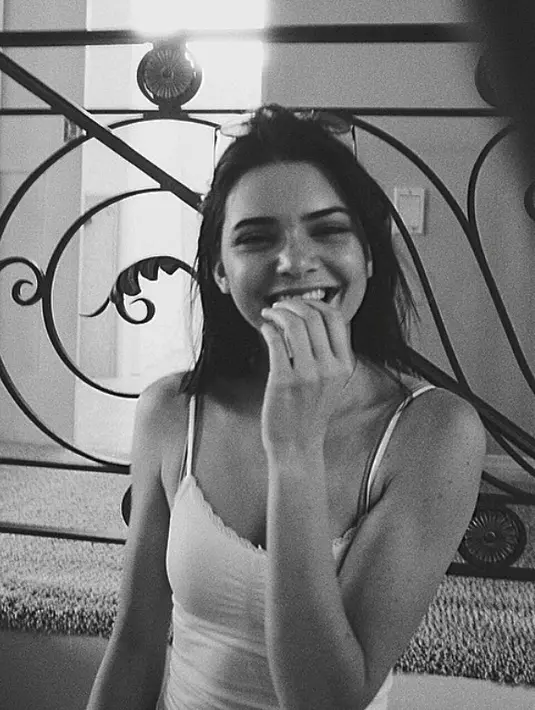 Meski demikian, Kendall Jenner belum pernah mengungkapkan alasannya membuat tato tersebut hingga kemarin. (instagram/kendalljenner)