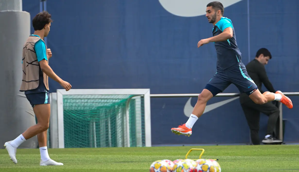 Setelah memenangkan leg pertama atas PSG di Paris, Barcelona difavoritkan untuk melaju ke empat besar. (Josep LAGO / AFP)