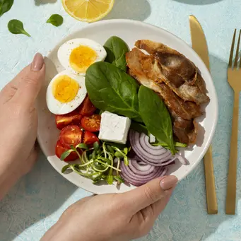 Gaya hidup sehat dengan pemilihan makanan (Foto: Freepik.com)