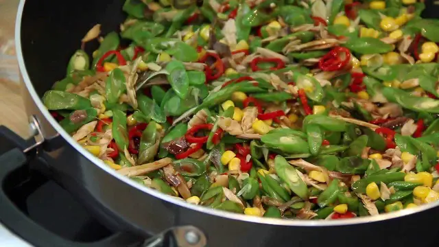 [Bintang] Nggak Repot, Ini Resep Tumis Buncis Bakso untuk Menu Sahur