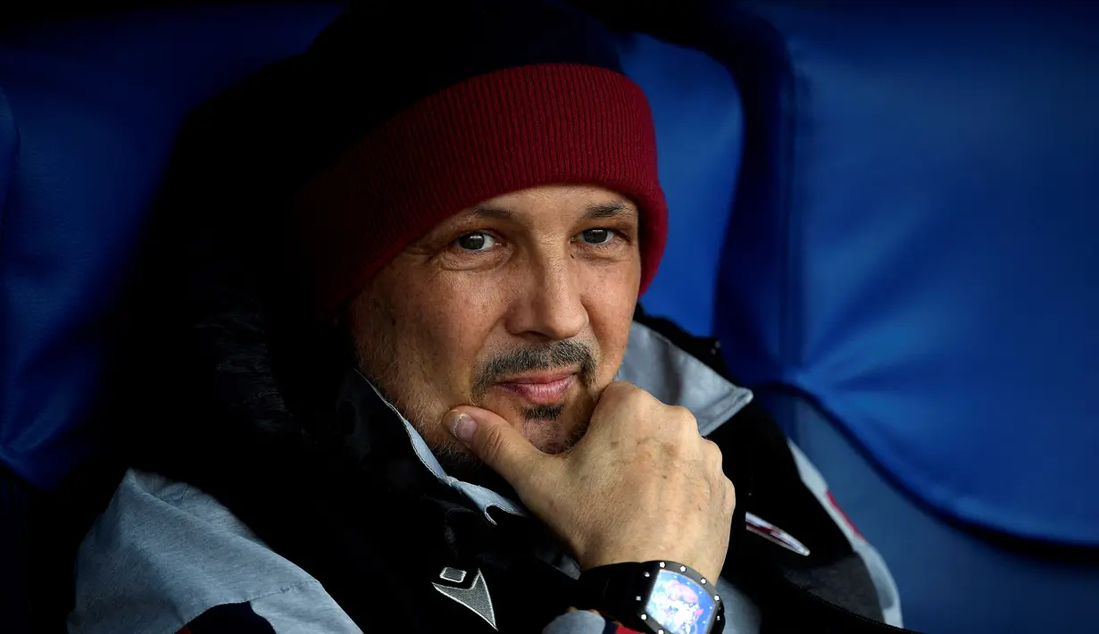 Sinisa Mihajlovic. Karier kepelatihannya dimulai sejak 2008. Kini menukangi Bologna sejak Januari 2009. Ia dilatih oleh Roberto Mancini pada 2002-2004 saat di Lazio dan 2004 hingga pensiun di Inter Milan pada 2006 dan menjadi asisten Mancini hingga 2008. (Foto: AFP/Filippo Monteforte)