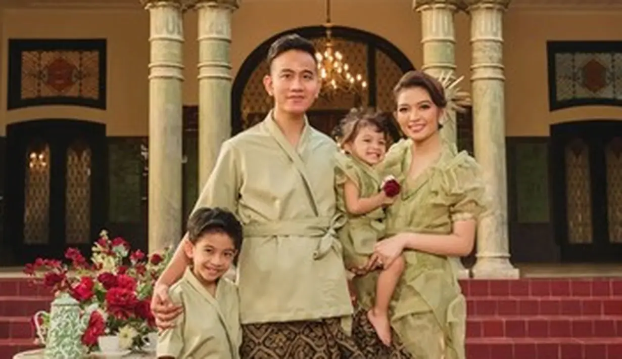 <p>6 Potret Perjalanan Cinta Gibran dan Selvi Ananda, Pacaran Hingga Punya 2 Anak (IG/selvie_ananda)</p>