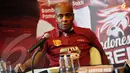 Paul Parker menyimak serius pertanyaan dari para pewarta (Liputan6.com/ Helmi Fithriansyah)