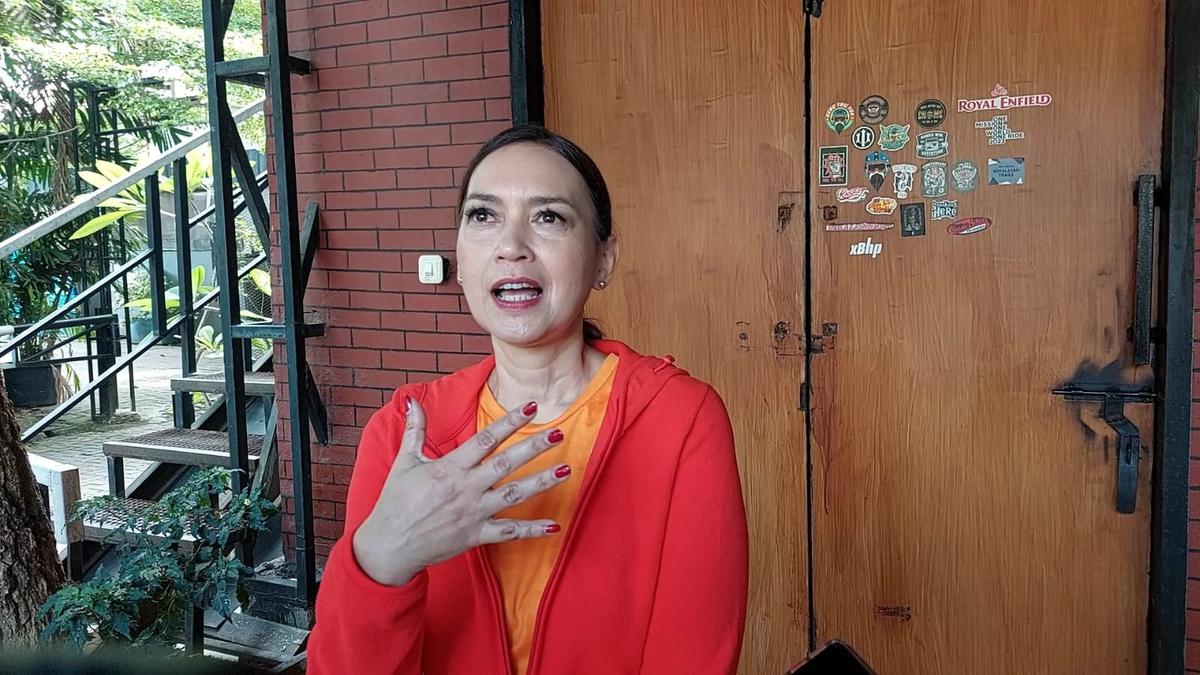 Ira Wibowo Tak Terlalu Percaya Hal Mistis, Akui Sempat Dengar Porter yang Meracau Saat Naik Gunung