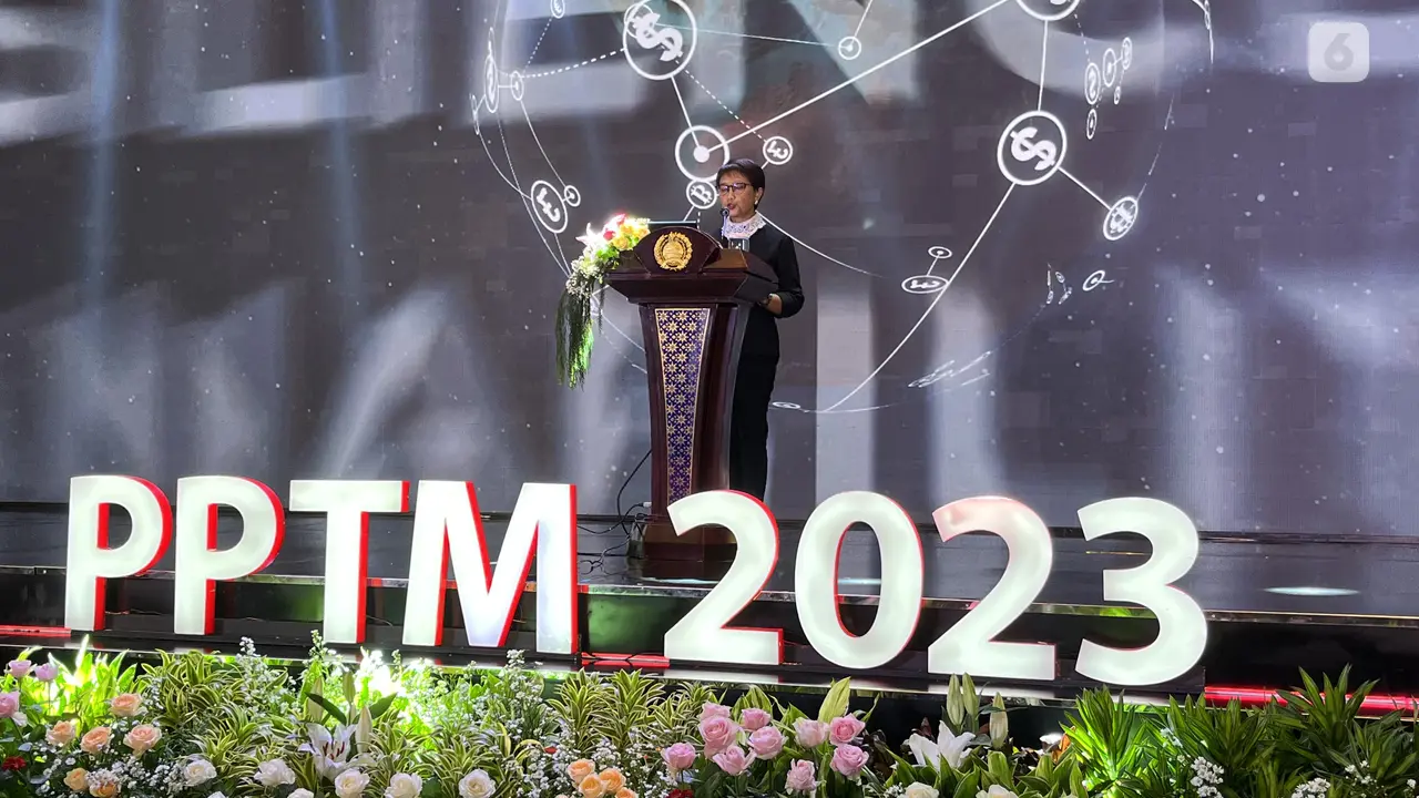 Menteri Luar Negeri RI Retno Marsudi dalam Pernyataan Pers Tahunan Menteri Luar Negeri 2023 (PPTM 2023). (Liputan6.com/R. Trimutia Hatta)