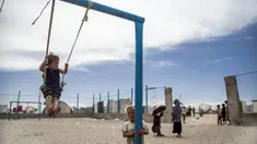 Anak-anak bermain di Kamp al-Hol, Provinsi Hasakeh, Suriah, Sabtu (1/5/2021). Kamp al-Hol menampung sekitar 60.000 pengungsi termasuk keluarga dan pendukung ISIS, banyak dari mereka warga negara asing. (AP Photo/Baderkhan Ahmad)