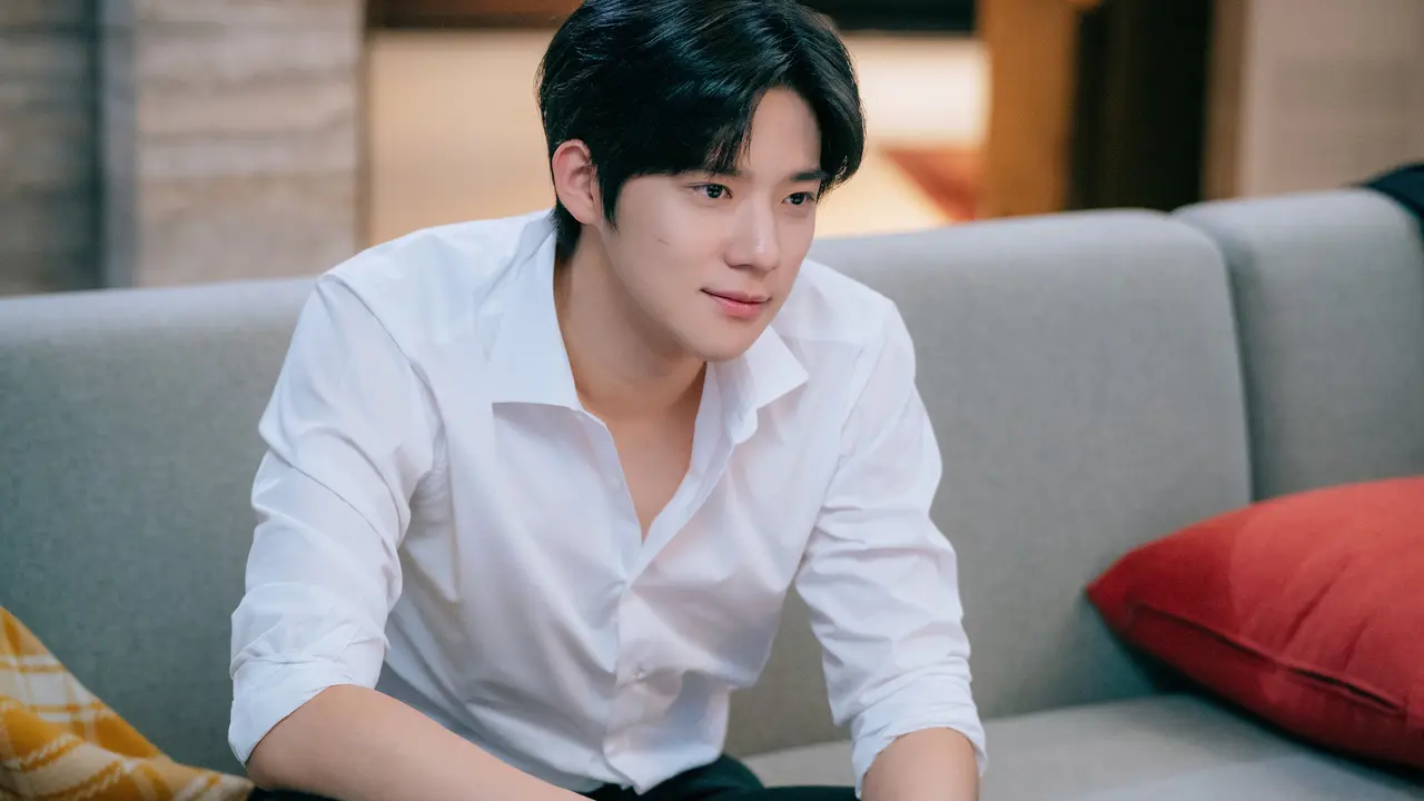 Moon Sang Min dalam serial drama Wedding Impossible. [Foto: Prime Video]