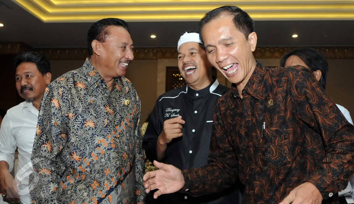 (Ki-ka) Walikota Kupang Jonas Salaen, Bupati Purwakarta Dedi Mulyadi dan Ketua Komnas HAM Nur Kholis ketika menghadiri Kongres Nasional Kebebasan Beragama dan Berkeyakinan di Jakarta, Selasa (23/2). (Liputan6.com/Helmi Afandi)