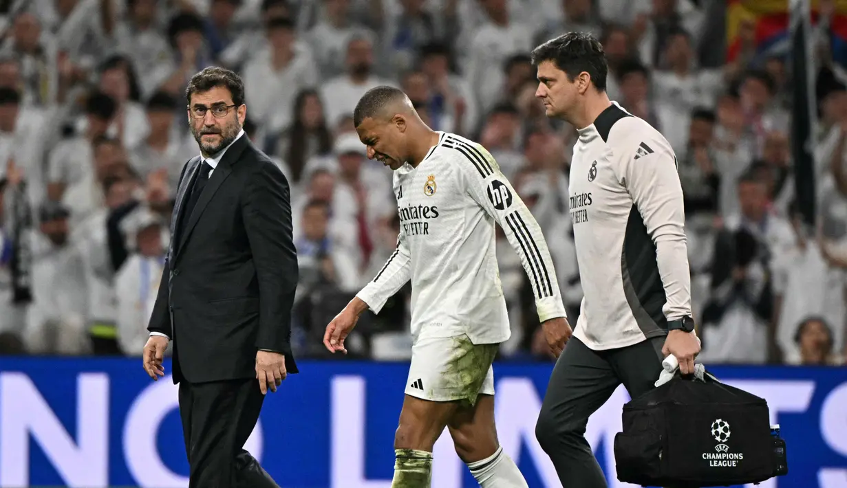 Kalah agregat 1-5 (0-3 dan 1-2) memastikan Los Blancos tersingkir dari kompetisi Liga Champions 2024/2025. (JAVIER SORIANO/AFP)