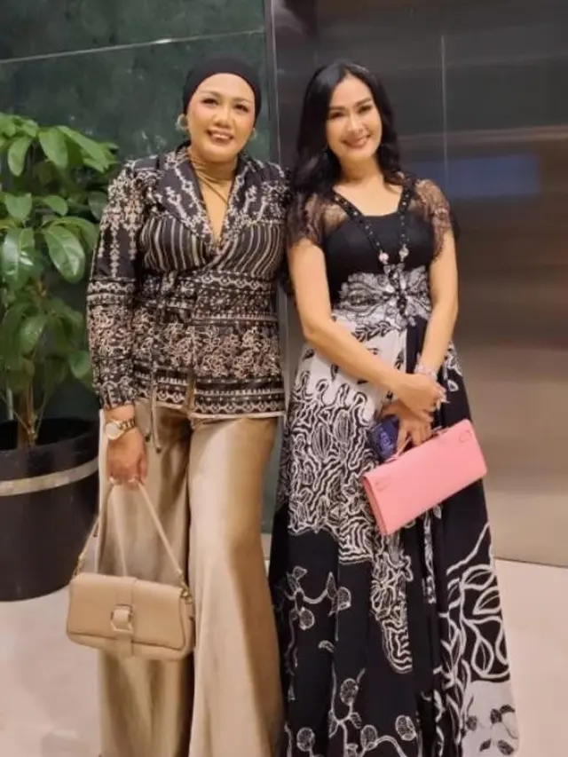 6 Potret Tampilan Artis di Resepsi Pernikahan Chand Kelvin, Irish Bella Padukan Kebaya dan Celana Panjang hingga Jessica Iskandar Bergaun Pu