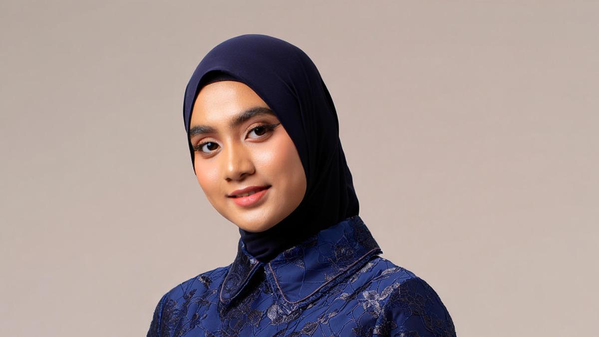 7 Model Gamis Biru Navy Kombinasi Brokat Silver yang Memukau, Pilihan Tepat untuk Tampilan Elegan