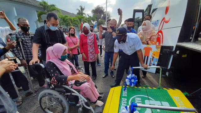 Acara soft launching layanan transportasi Bus Disabilitas DAMRI Mataram (02/10/20)