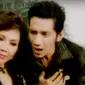 Rita Sugiarto dan Jacky Zimah dalam video Bisikan Cinta. (YouTube Bigdut Official)