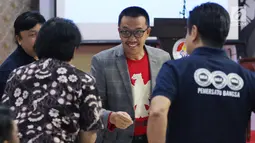 Menpora Imam Nahrawi (tengah) saat Silaturahmi Suporter Sepak Bola 2018 di Kantor Kemenpora, Jakarta, Senin (1/10). Acara tersebut dilakukan untuk membahas perdamaian antarsuporter sepak bola di Indonesia. (Liputan6.com/Johan Tallo)