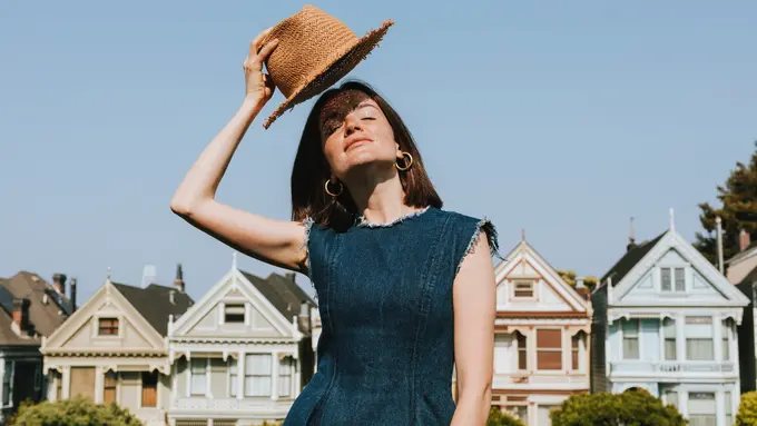 Inspirasi outfit cantik untuk kencan di malam hari