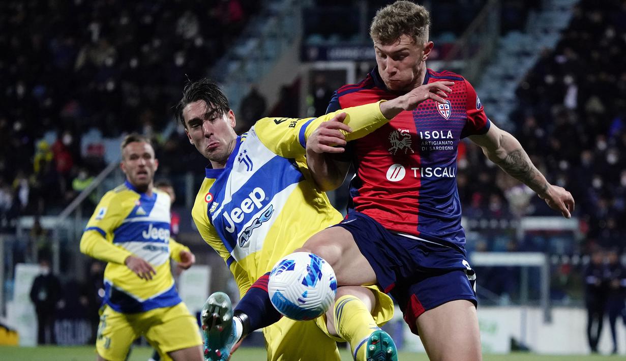 Dusan Vlahovic. Striker berusia 22 tahun yang baru berseragam Juventus di bursa transfer Januari ini total telah mencetak 6 gol bagi Juventus. Ditambah dengan saat berseragam Fiorentina, total ia telah mencetak 23 gol dari 31 laga di Serie A musim 2021/2022. (LaPresse via AP/Alessandro Tocco)