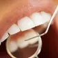 Lubang gigi terbentuk ketika bakteri di dalam mulut kita merusak gigi