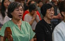 FOTO: Suasana Khidmat Misa Natal 2025 di Gereja Katedral Jakarta Dihadiri Ribuan Umat