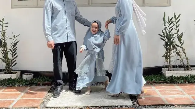 Inspirasi baju lebaran untuk anak (credit: instagram/hamidahrachmayanti)
