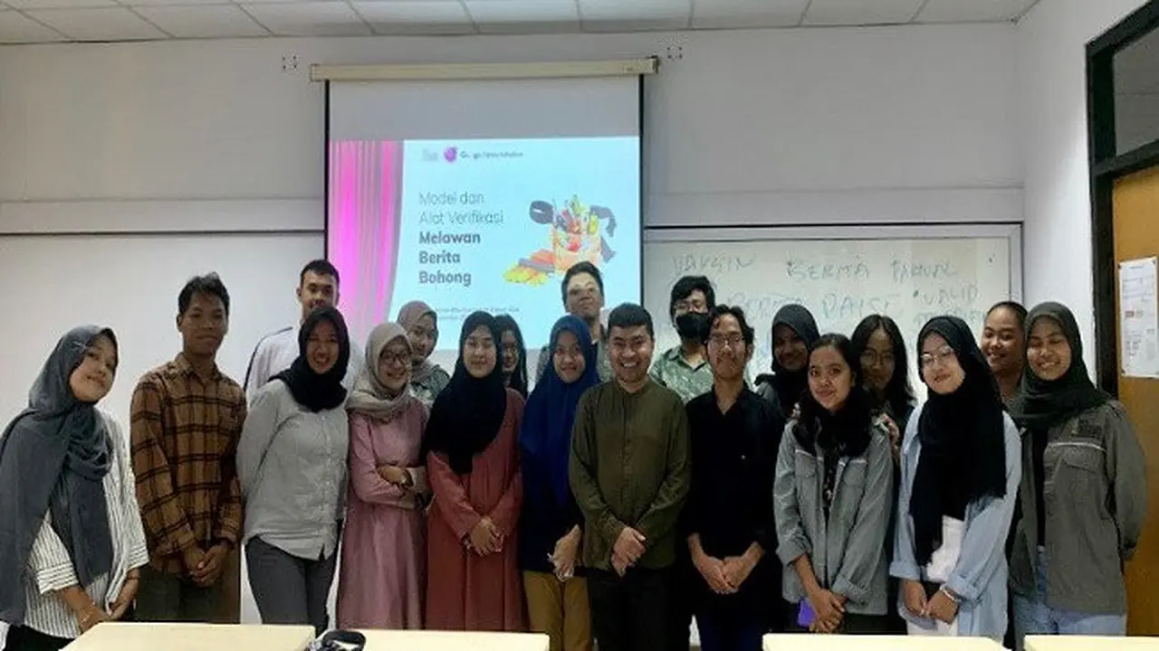 Korps Mahasiswa Komunikasi (Komako) Universitas Gadjah Mada menyelenggarakan pelatihan cek fakta dengan tajuk “Check the Fact, See Through the Fake: Berantas Gangguan Informasi Menuju Pemilu 2024”