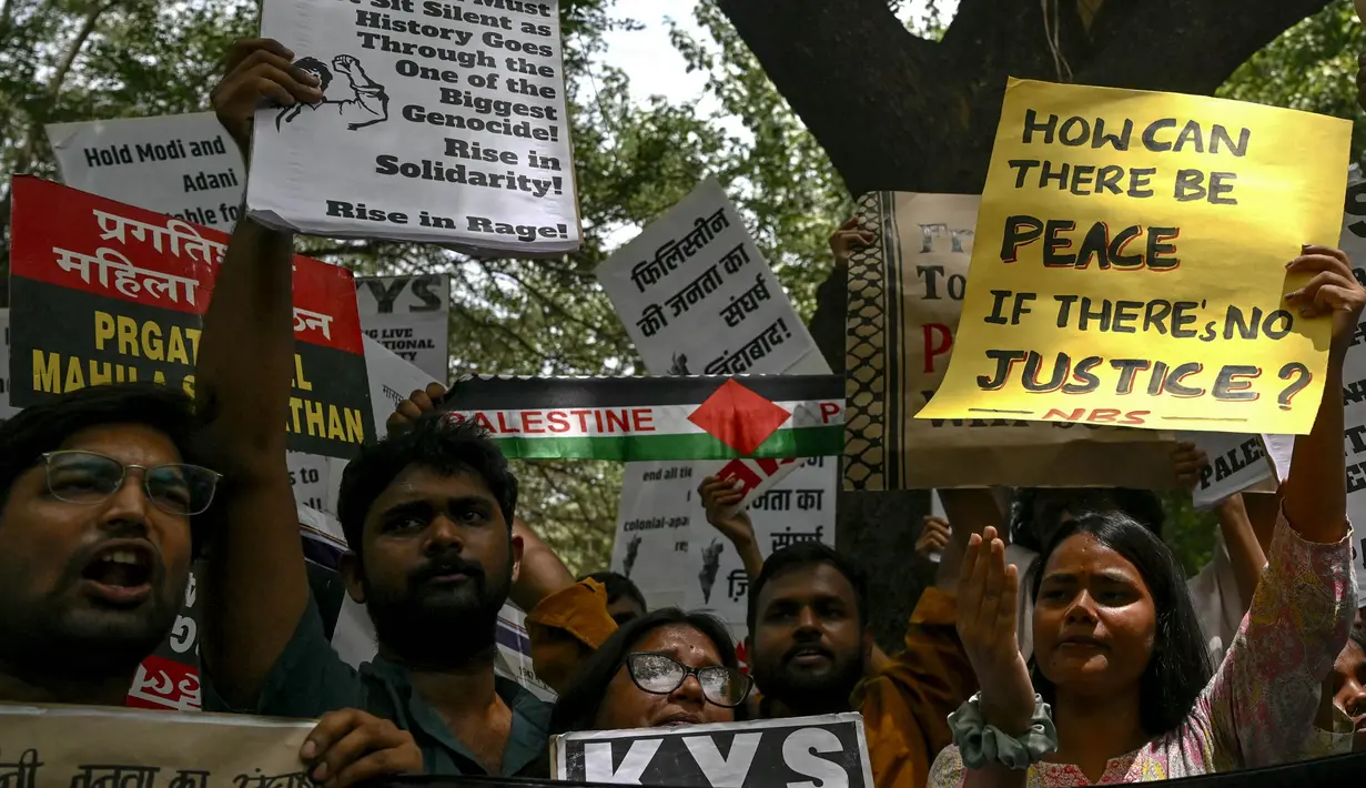 Unjuk rasa ini merupakan bentuk solidaritas atas serangan keji Israel yang menghancurkan Kota Gaza. (Arun SANKAR/AFP)