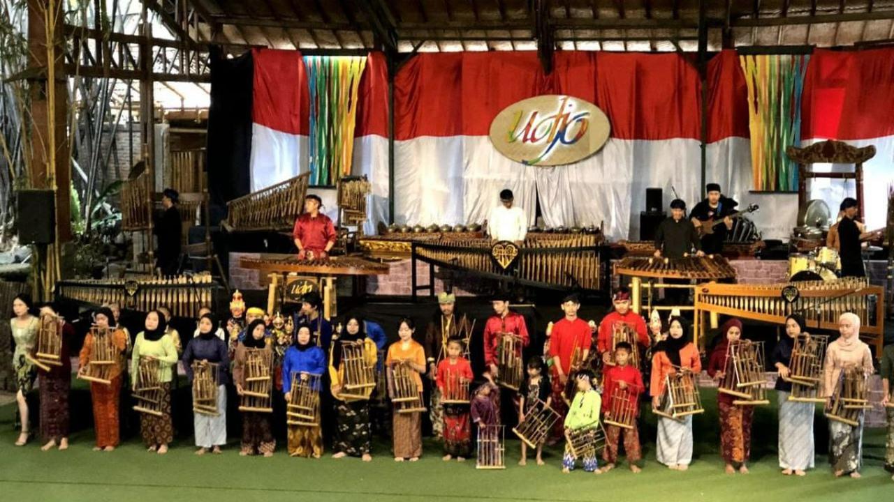 <b>Saung Mang Udjo</b><br>