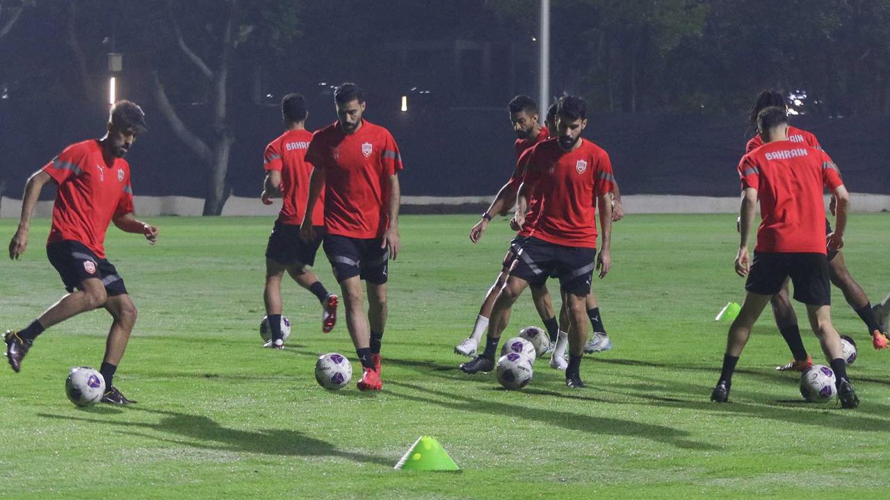 FOTO: Latihan Timnas Bahrain di Lapangan A Senayan
