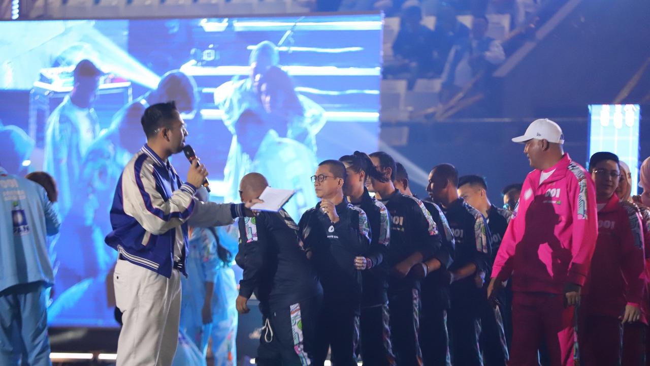 Raffi Ahmad dan Nagita Slavina menjadi pengisi acara utama dalam HUT Partai Amanat Nasional (PAN).