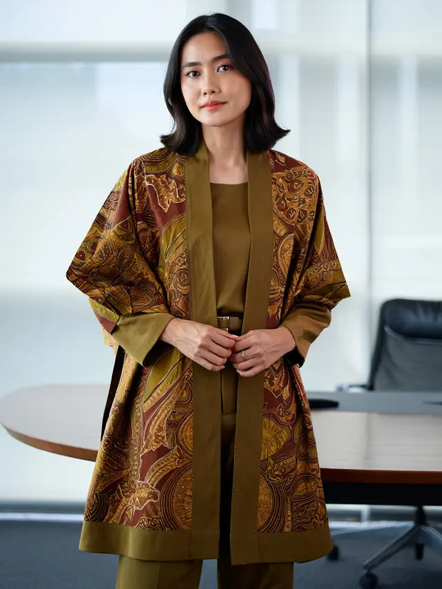 Model Baju Batik Kombinasi Kain Polos untuk Wanita Terbaru 2025