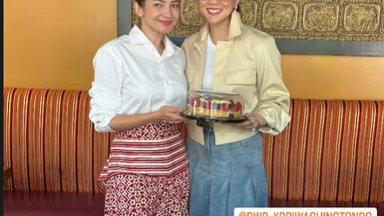 Gaya Semi Formal Enzy Storia yang Disambut Ibu-Ibu KBRI Washington DC