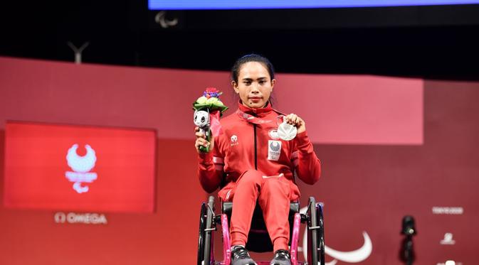 Lifter Ni Nengah Widiasih meraih medali perak pada Paralimpiade Tokyo 2020 setelah turun di kelas 41 kg putri.