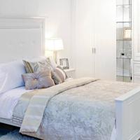 Meja Nakas Minimalis yang Wajib Punya di Kamar, Simpel tapi Bikin Ruangan Terlihat Lebih Estetik