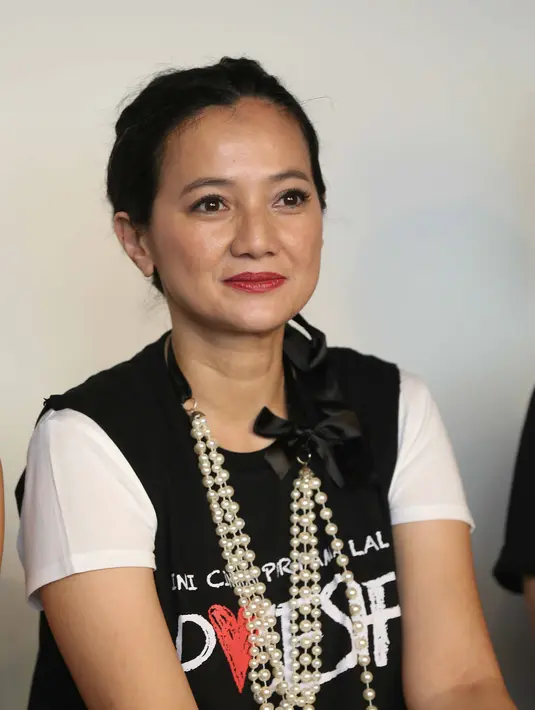 Di film berjudul Posesif, pemeran 43 tahun itu bermain dengan para pemeran muda. Diantaranya Adipati Dolken, Putri Marino, Grittie Agatha, dan masih banyak lagi. (Nurwahyunan/Bintang.com)