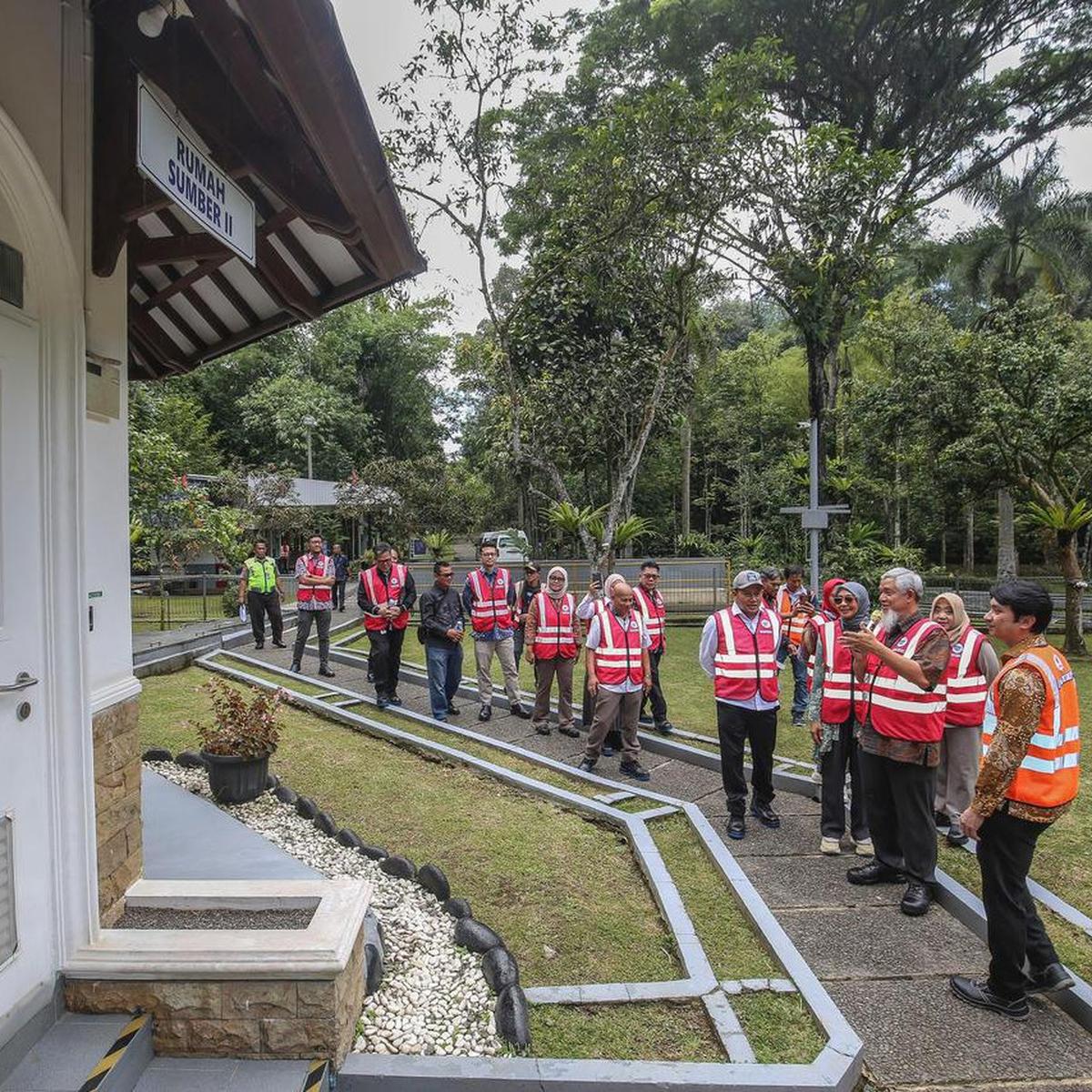 BPKN Tinjau Pabrik AQUA Mekarsari, Pastikan Pengelolaan Sumber Air Sesuai Regulasi