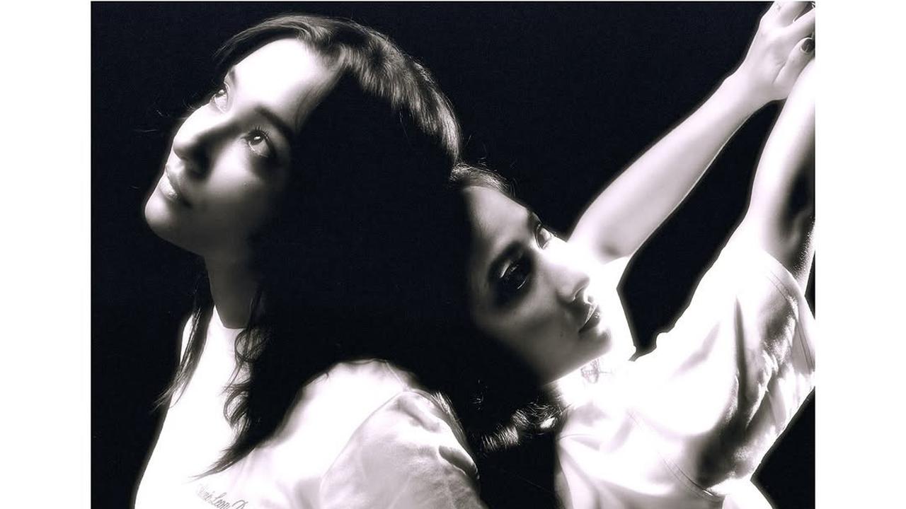 7 Potret Naomi Zaskia dan Carissa Perusset yang Mirip bak Kembar, Disebut Adik Kakak Ketemu Gede