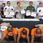 Polresta Mojokerto Kota mengamankan pelaku dan barang bukti pil dobel L. (Istimewa)