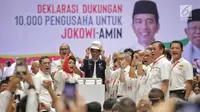 Capres nomor urut 01 Joko Widodo memakai helm saat menghadiri Deklarasi Dukungan 10.000 Pengusaha untuk Jokowi-Ma'ruf Amin di Istora Senayan GBK, Jakarta, Kamis (21/3). Deklarasi dihadiri pengusaha skala kecil sampai besar. (Liputan6.com/Faizal Fanani)