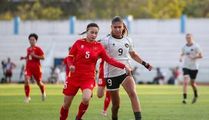 Timnas Sepak Bola Putri Indonesia gagal melaju ke final SEA Games 2025 setelah kalah telak dari sang juara bertahan, Vietnam dengan skor telak 0-5 di National Sports University (IPE Chonburi Stadium), Chonburi, pada Minggu (14/12/2025) sore WIB. (NOC Indonesia)