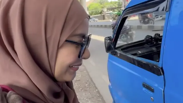 Gaya Ashanty dan Meisya Siregar Naik Angkot. [@meisya_siregar]